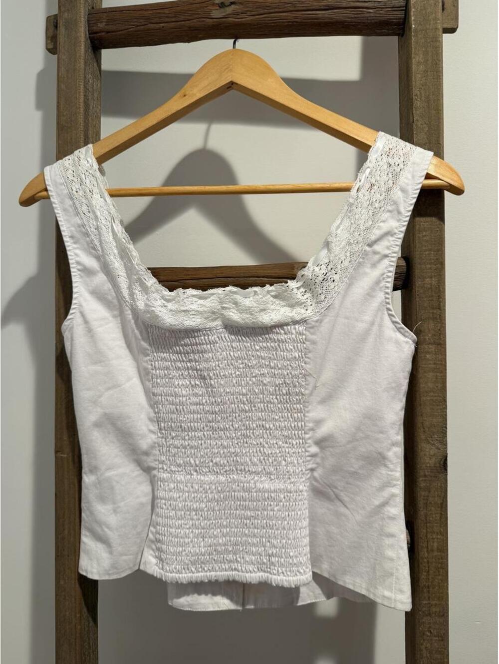 RUMORED Décolletage Top - Picture 7 of 7